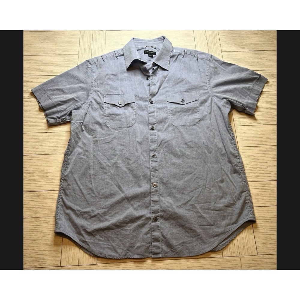 Banana Republic Men's Short Sleeve Chambray Blue Button Down. Cotton, Spandex. L